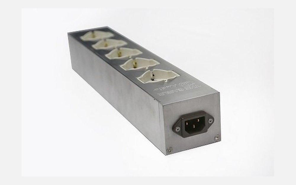 Distributore di rete GC Audio in alluminio aerospaziale con presa IEC
